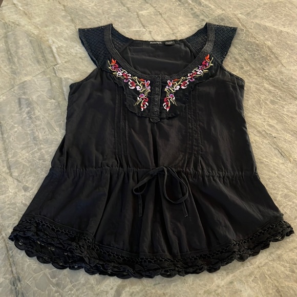 Raviya Tops - Raviya Black Floral Embroidered Bohemian Top. Size S